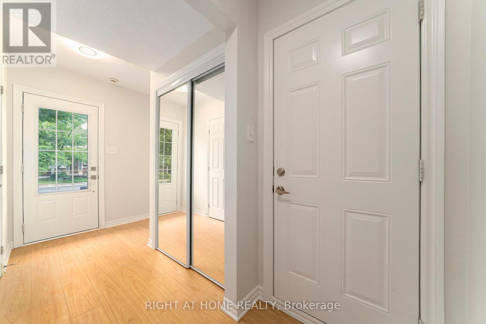 Photo 4 of 1558 Haydon Circle N, Ottawa ON