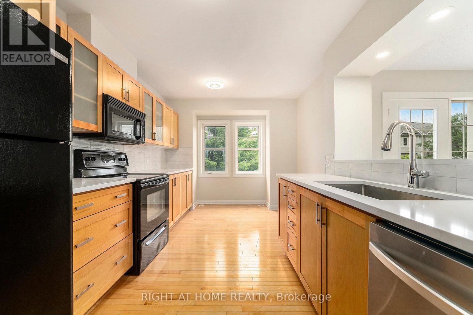 Photo 9 of 1558 Haydon Circle N, Ottawa ON