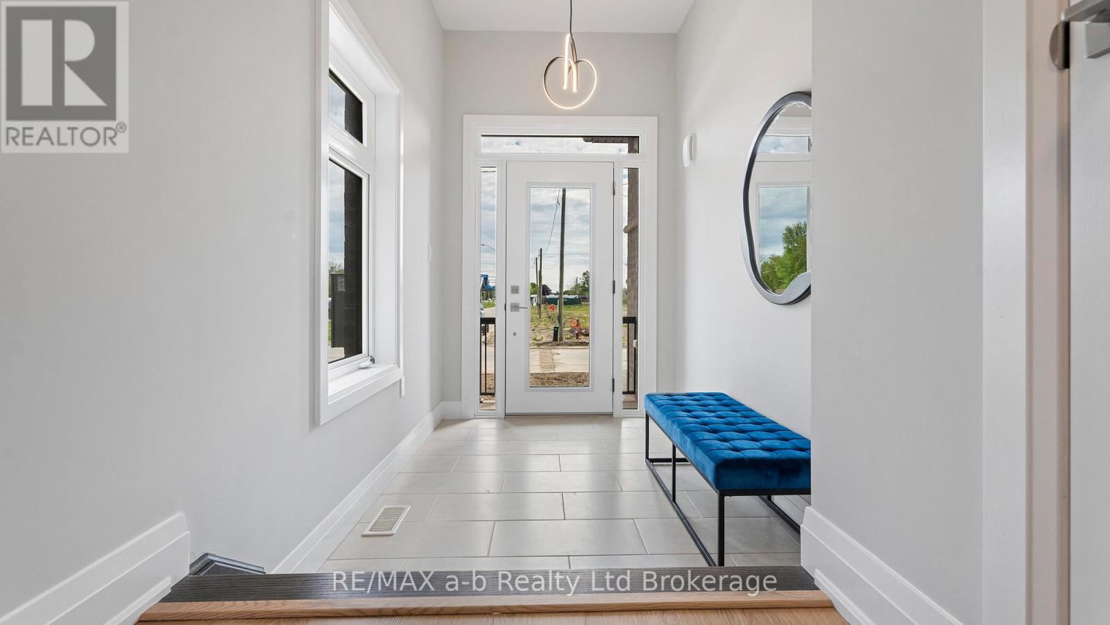 Photo 2 of 82 Cayley Street, Norwich ON