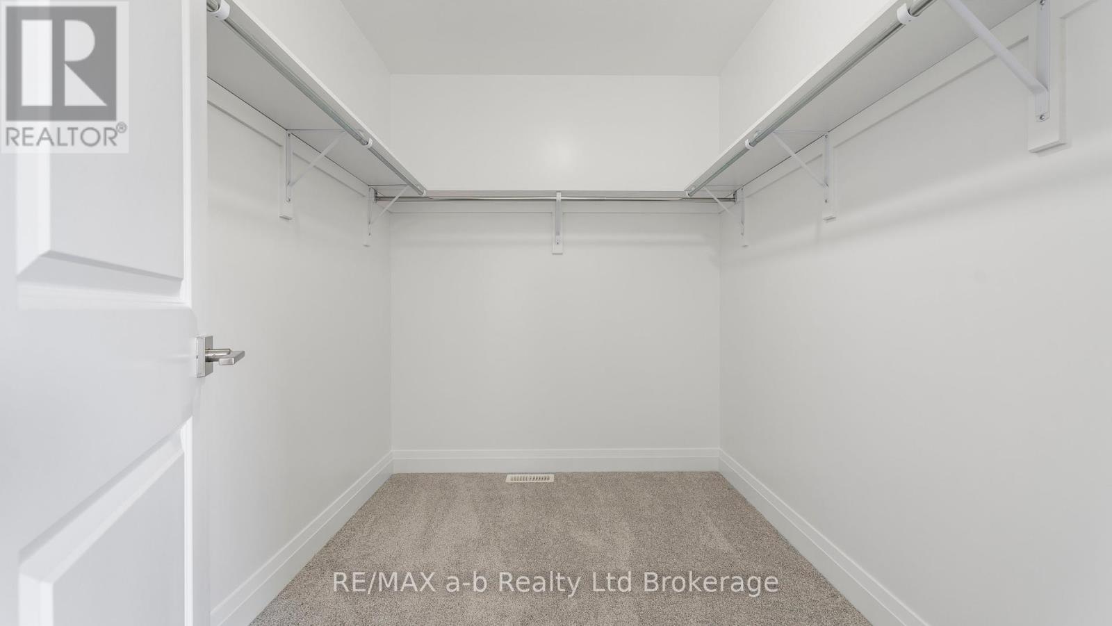 Photo 24 of 82 Cayley Street, Norwich ON