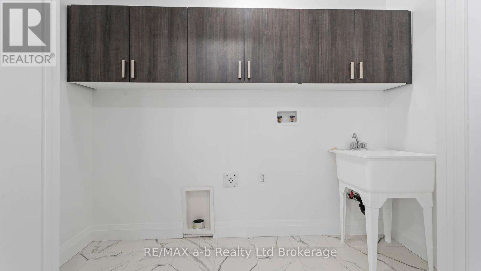 Photo 25 of 82 Cayley Street, Norwich ON