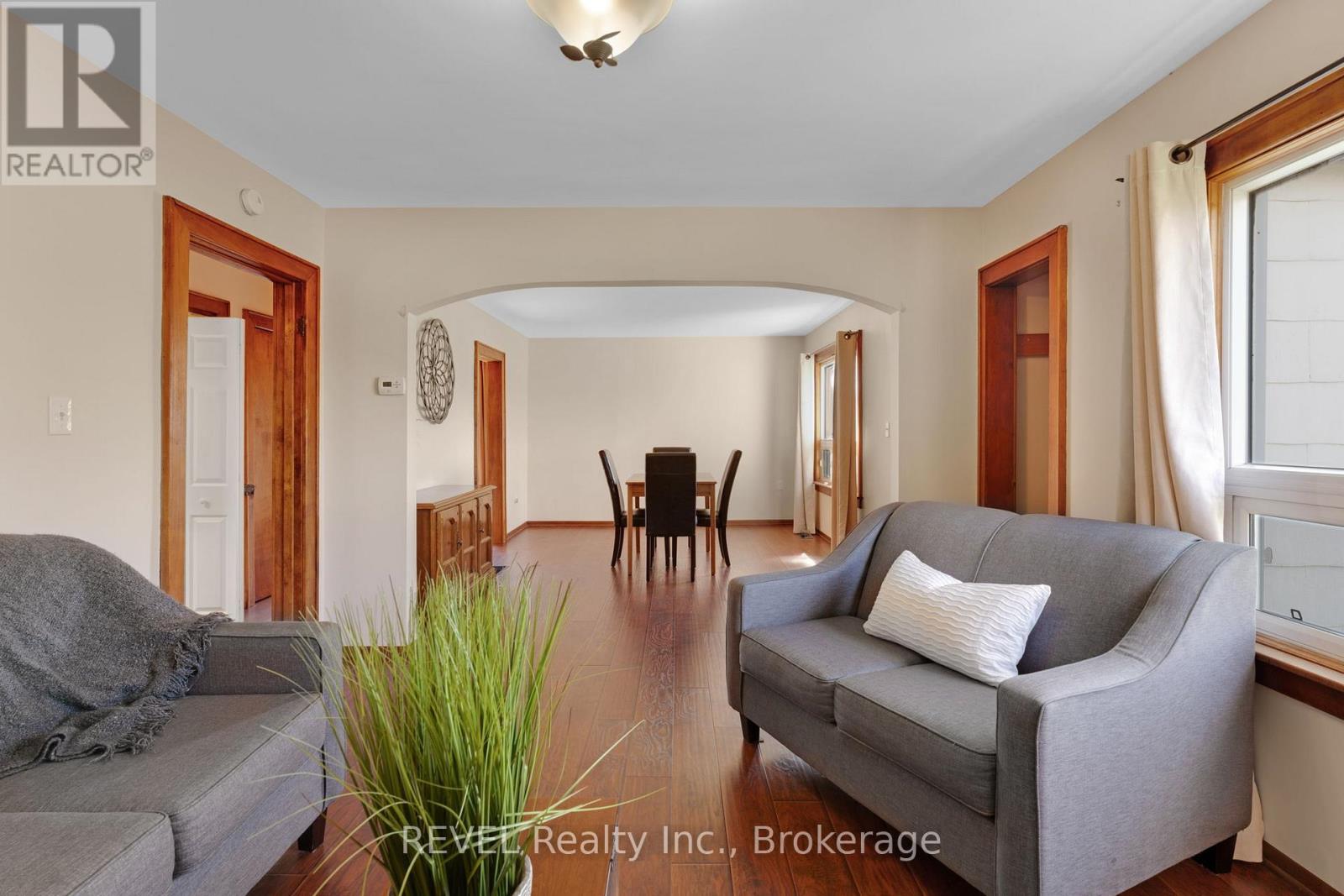 Photo 11 of 239 Becken Crescent, Welland ON