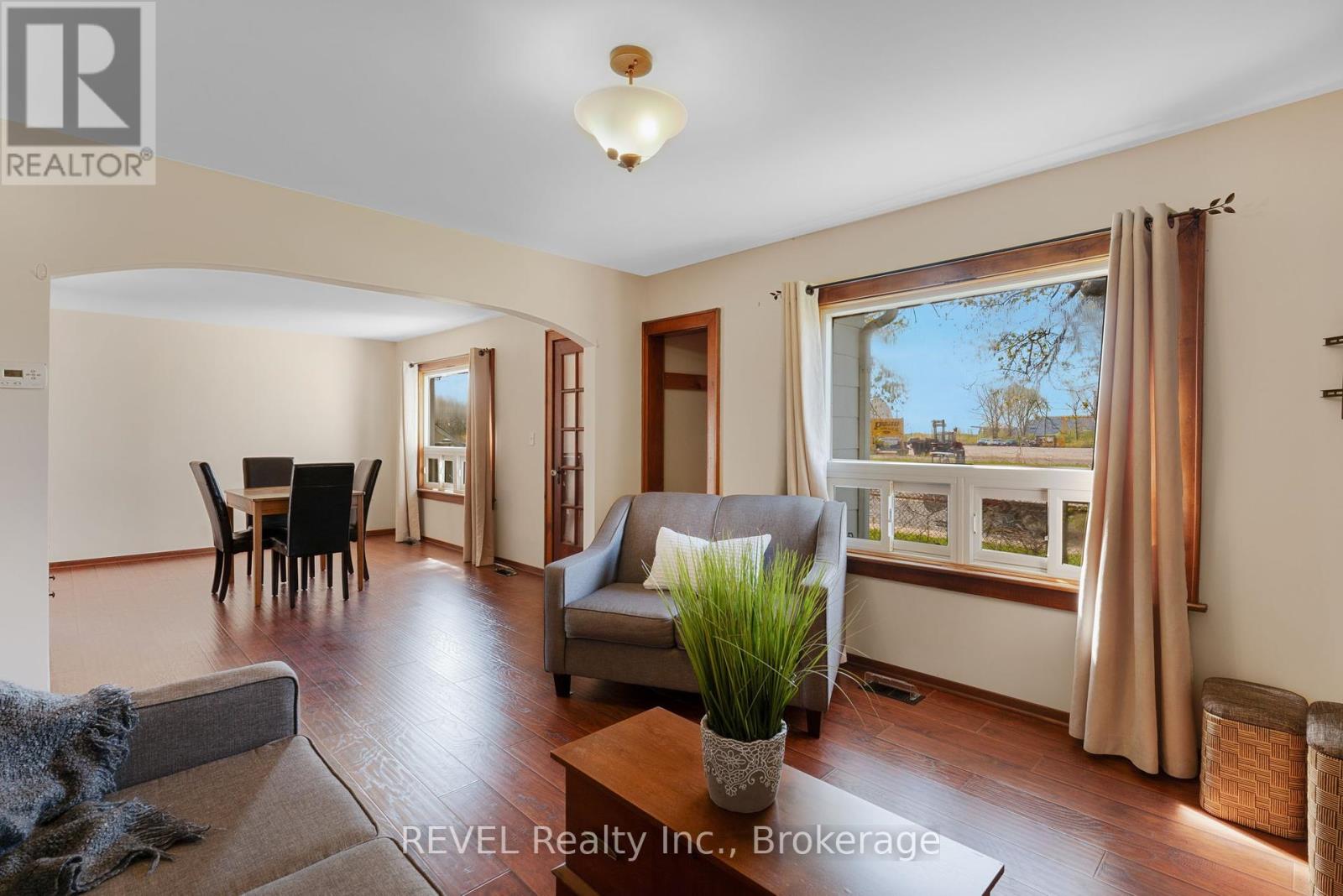Photo 12 of 239 Becken Crescent, Welland ON