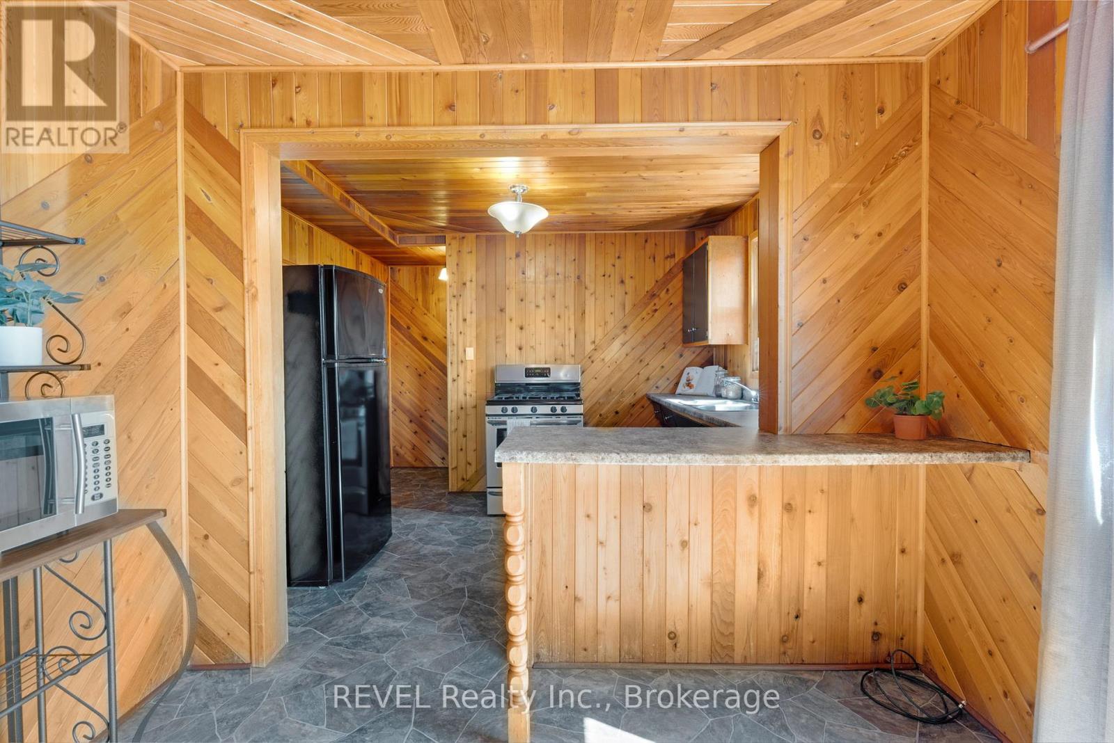 Photo 17 of 239 Becken Crescent, Welland ON
