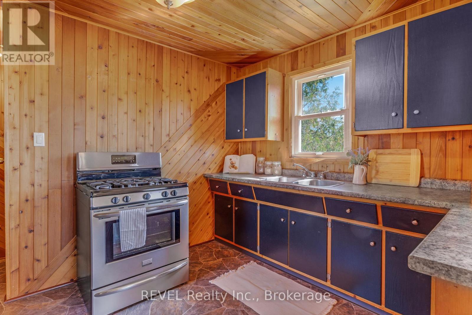 Photo 19 of 239 Becken Crescent, Welland ON