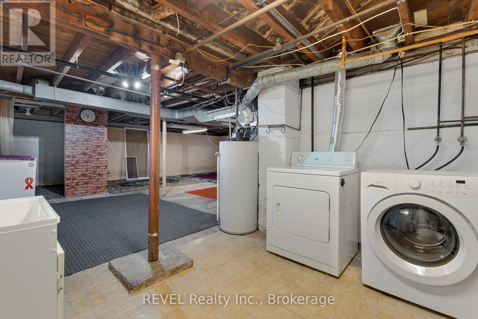 Photo 32 of 239 Becken Crescent, Welland ON