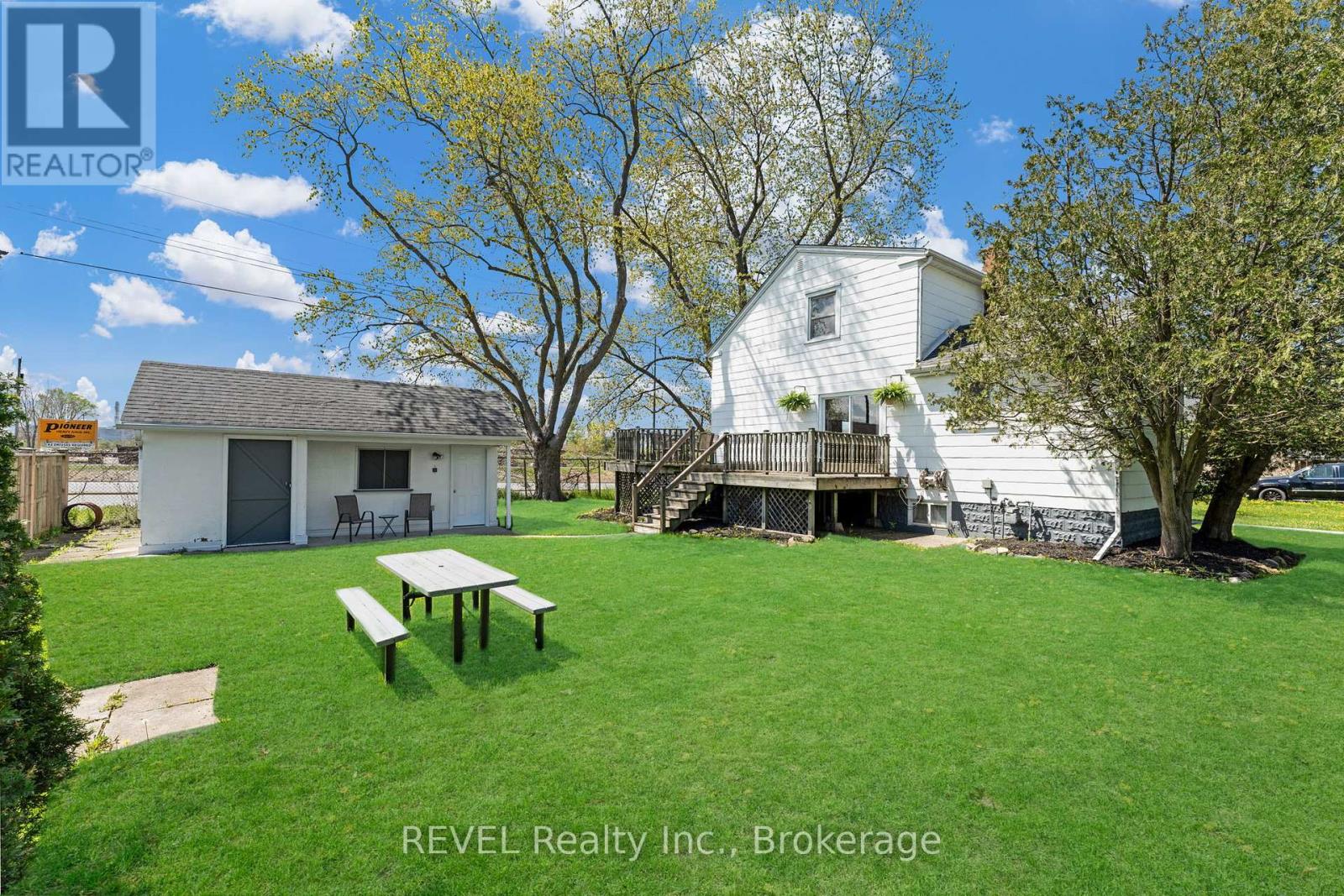 Photo 39 of 239 Becken Crescent, Welland ON