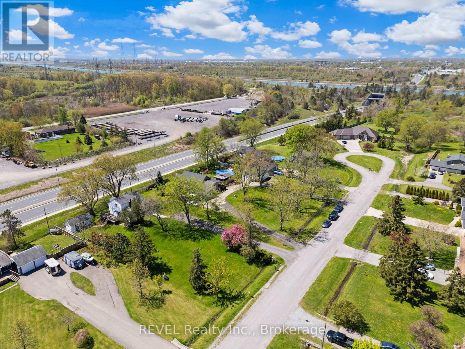 Photo 46 of 239 Becken Crescent, Welland ON