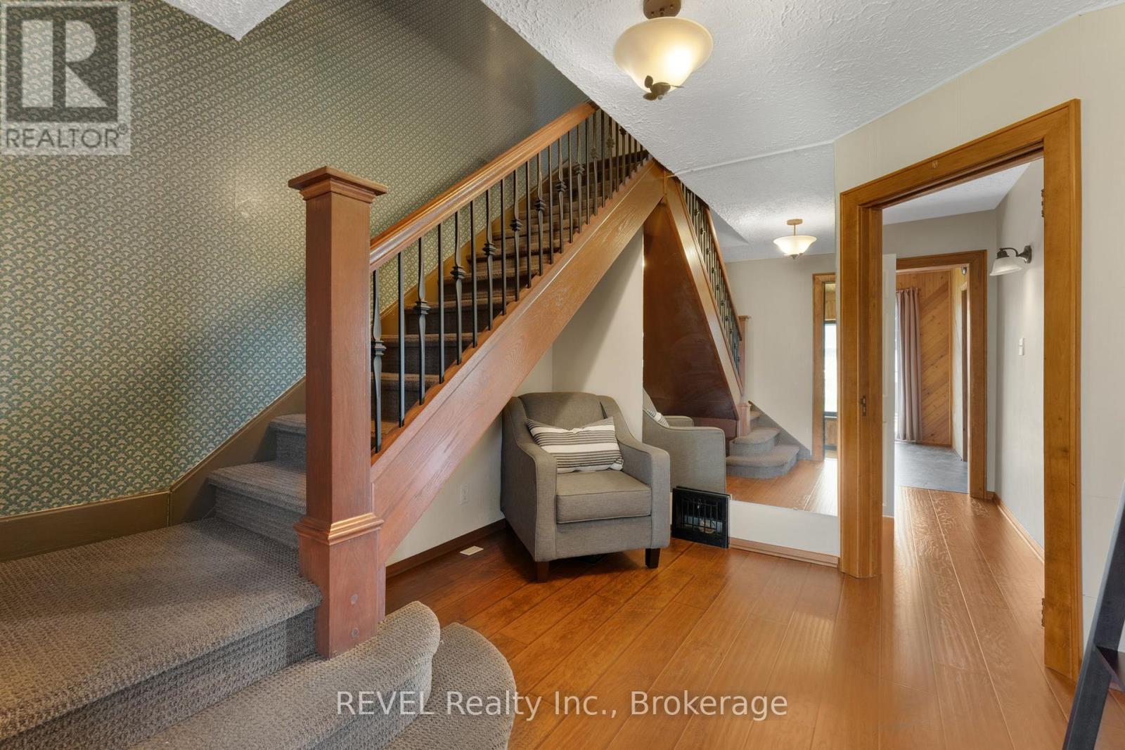 Photo 7 of 239 Becken Crescent, Welland ON