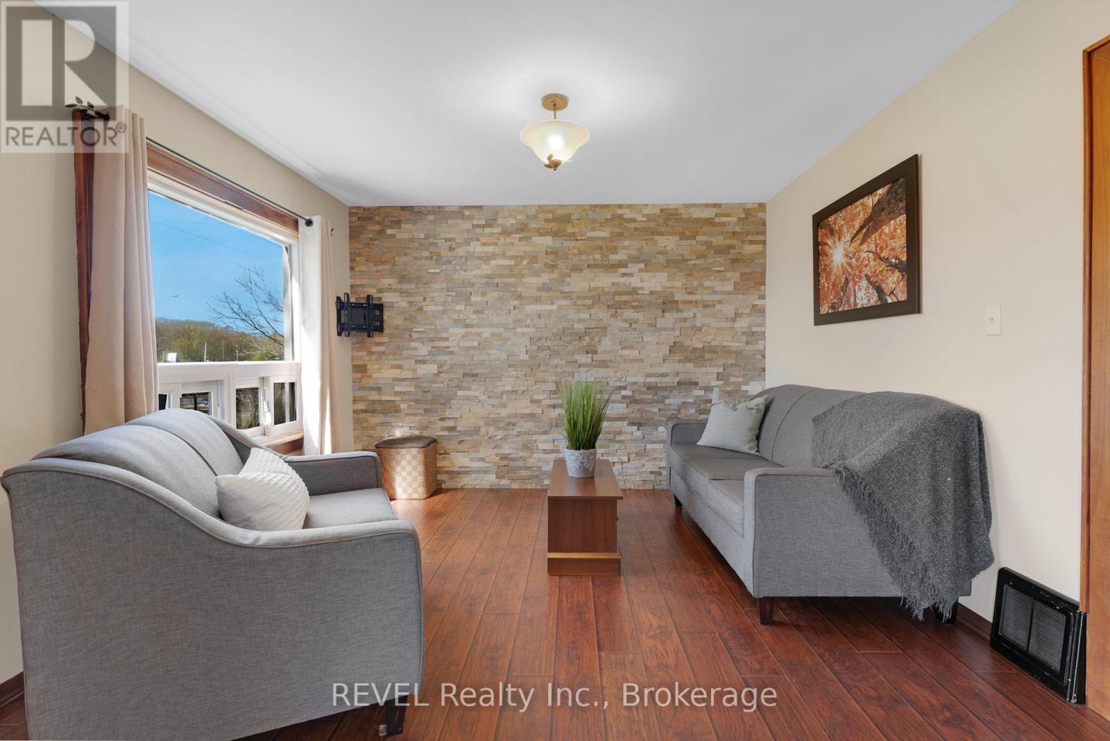 Photo 9 of 239 Becken Crescent, Welland ON