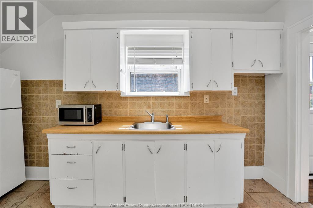 Photo 10 of 2157 Pelissier, Windsor ON