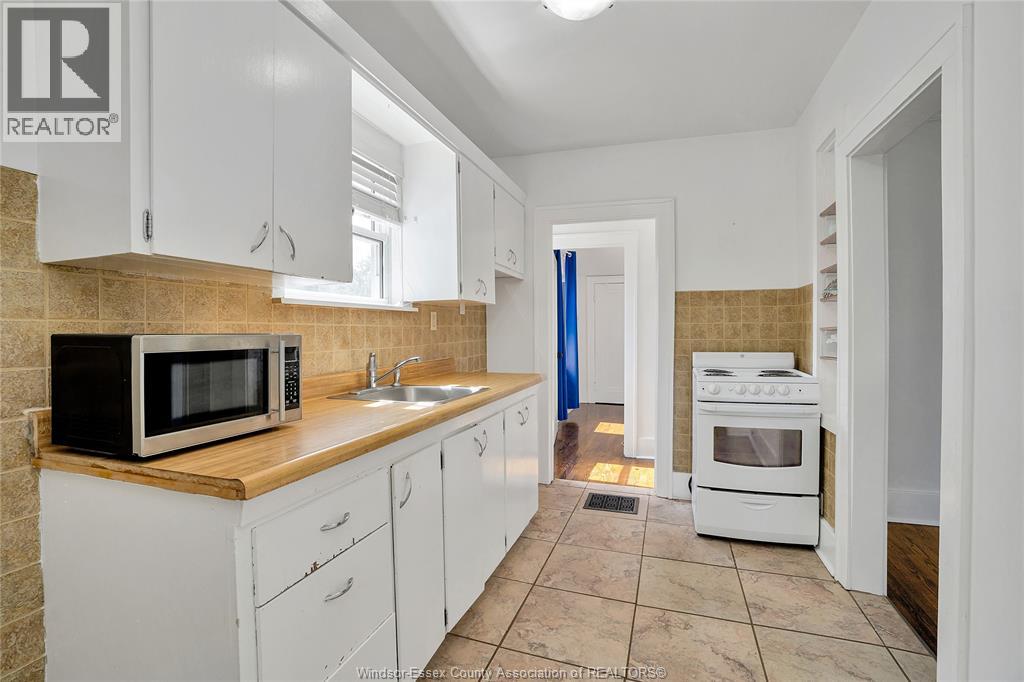 Photo 11 of 2157 Pelissier, Windsor ON