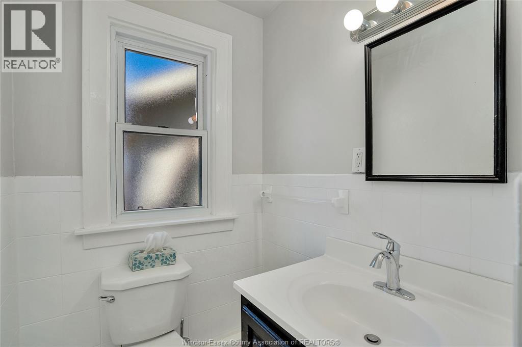 Photo 16 of 2157 Pelissier, Windsor ON