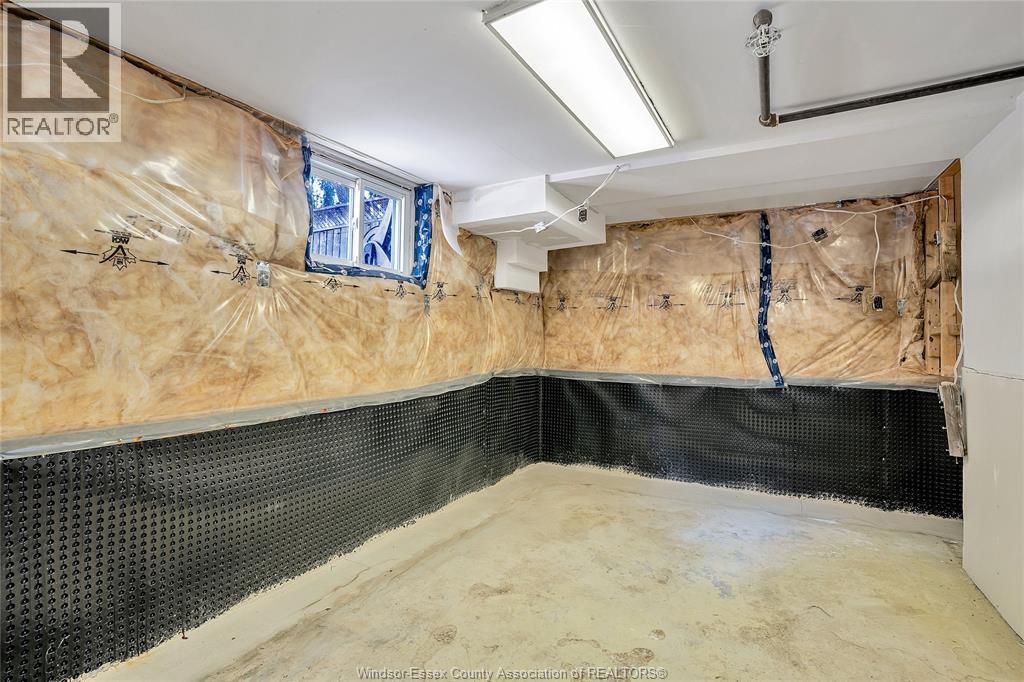 Photo 21 of 2157 Pelissier, Windsor ON