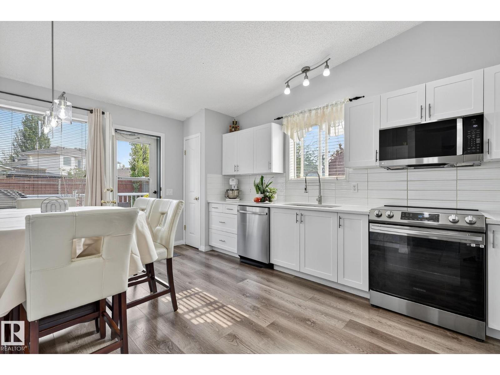 Photo 14 of 1051 Jones Cr Nw, Edmonton AB
