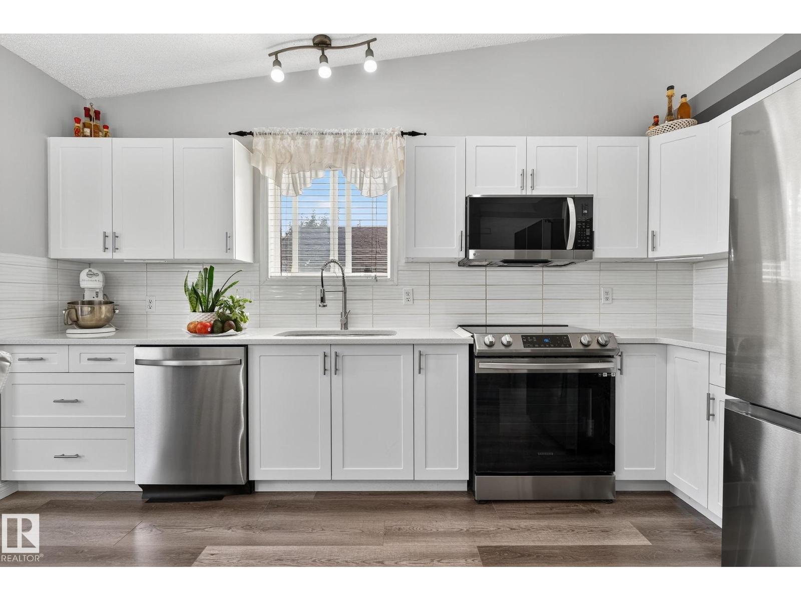 Photo 18 of 1051 Jones Cr Nw, Edmonton AB