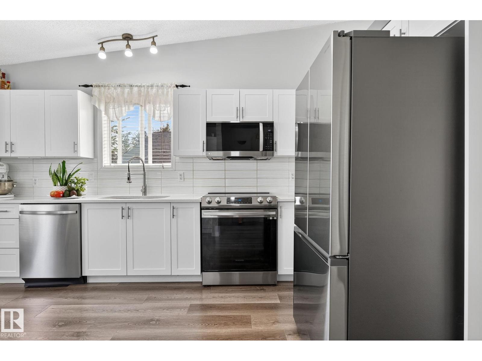 Photo 19 of 1051 Jones Cr Nw, Edmonton AB
