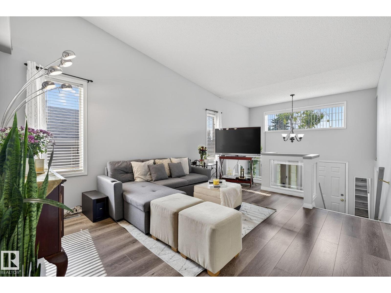 Photo 2 of 1051 Jones Cr Nw, Edmonton AB