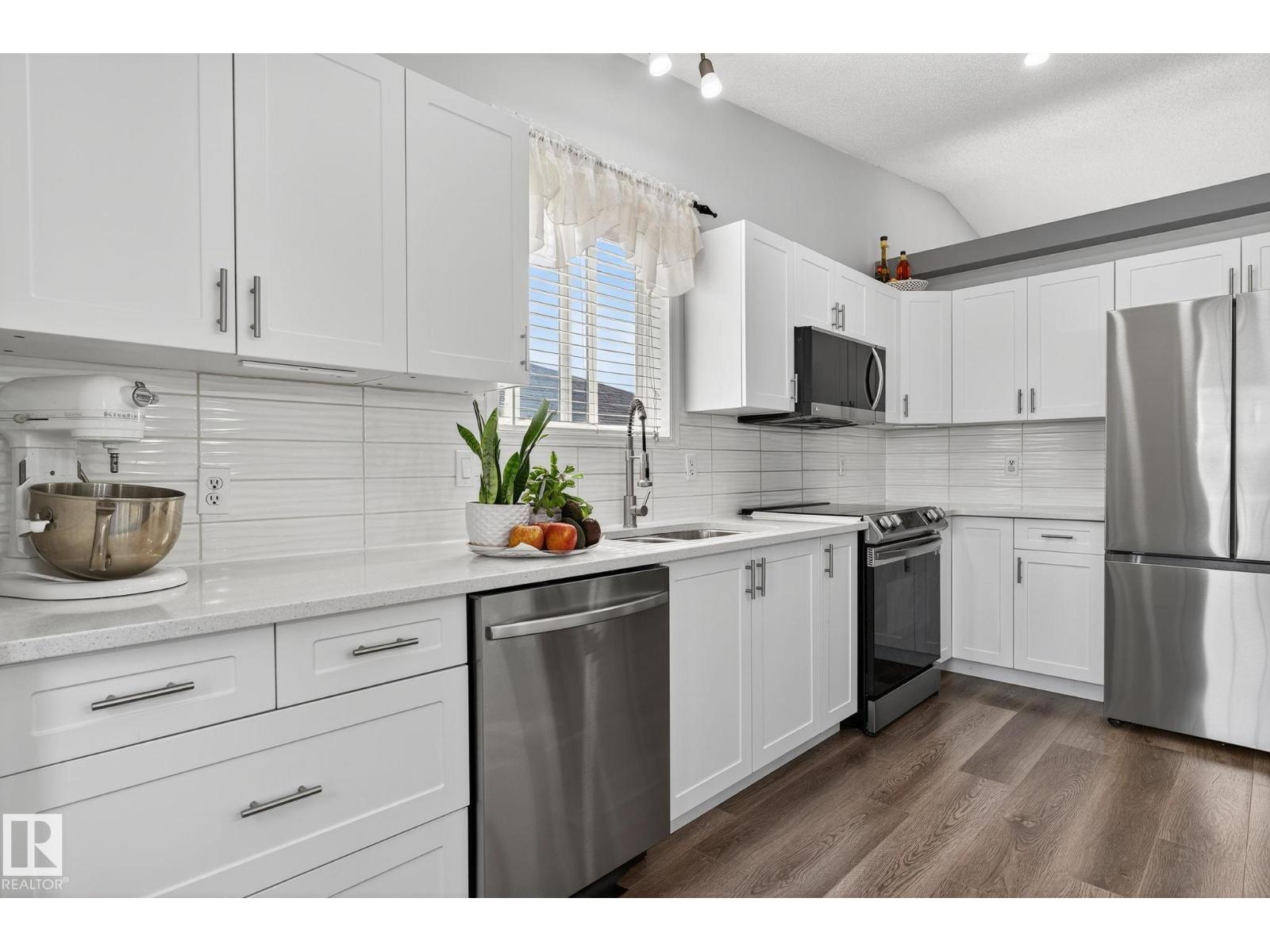 Photo 3 of 1051 Jones Cr Nw, Edmonton AB