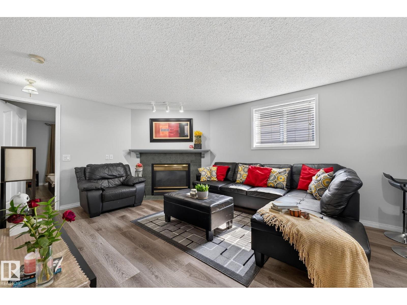Photo 4 of 1051 Jones Cr Nw, Edmonton AB