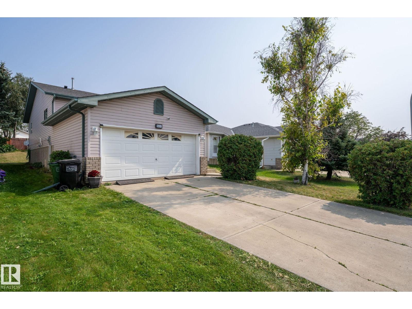Photo 5 of 1051 Jones Cr Nw, Edmonton AB