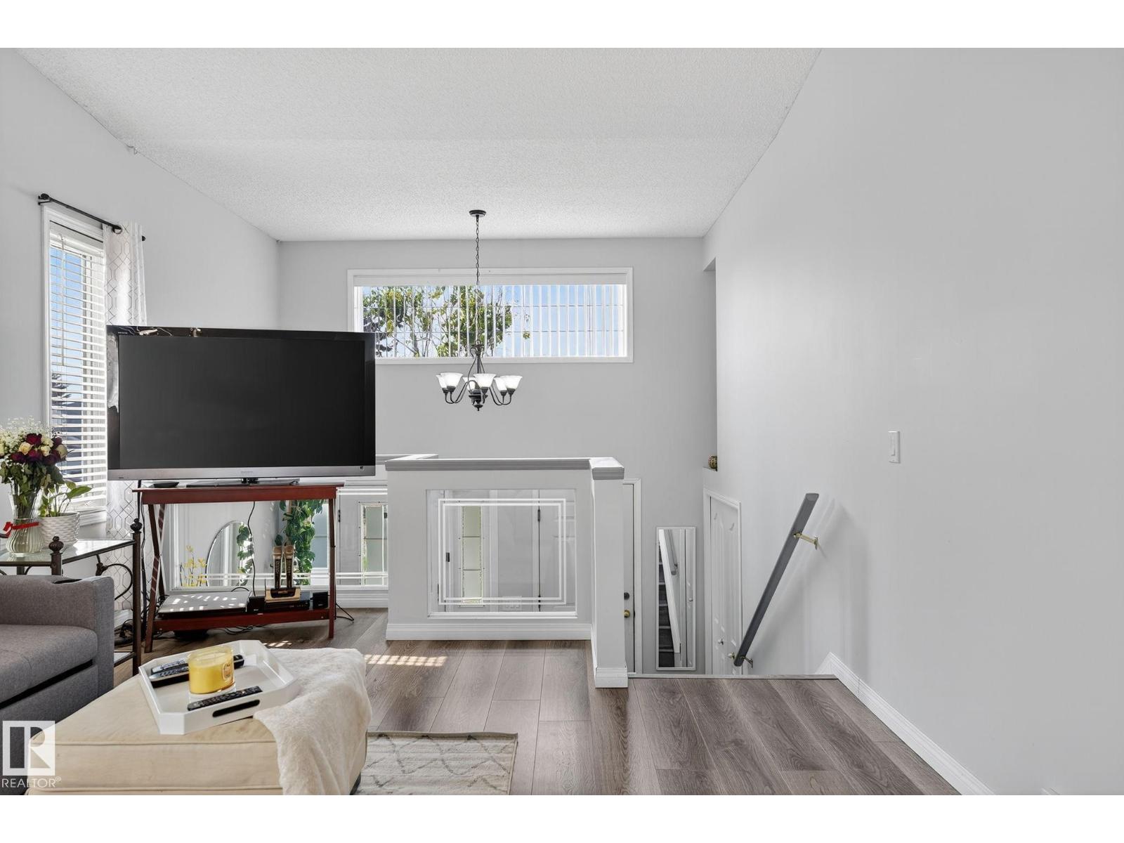 Photo 9 of 1051 Jones Cr Nw, Edmonton AB