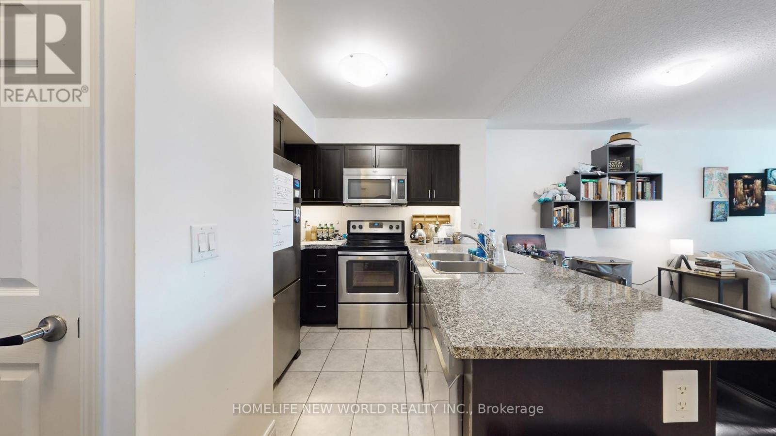 Photo 5 of 1222 25 Lower Simcoe Street, Toronto ON