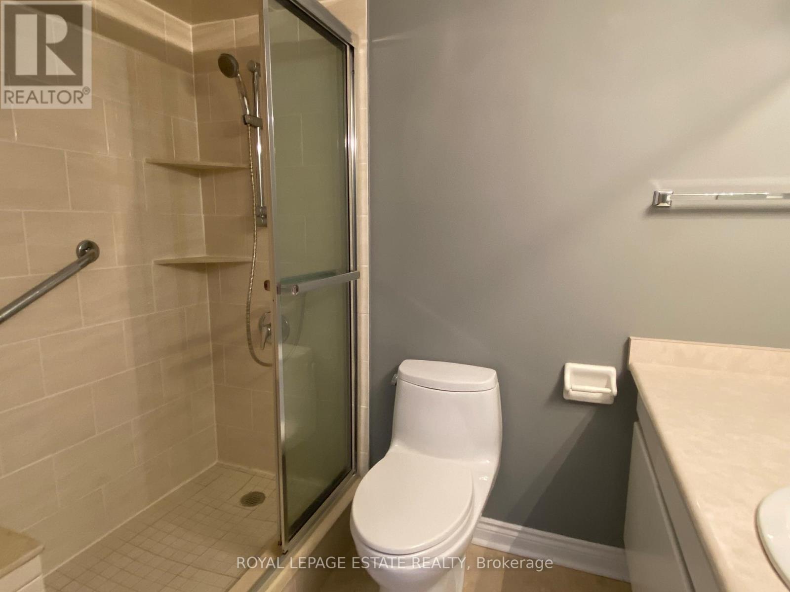 Photo 11 of 420 1091 Kingston Road, Toronto ON