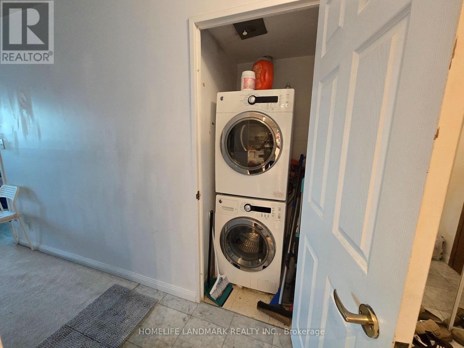 Photo 10 of 2206 1 Lee Centre Drive, Toronto ON