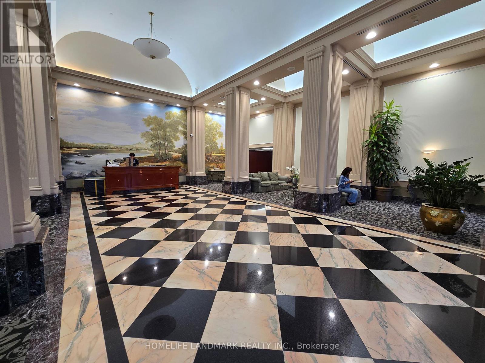 Photo 2 of 2206 1 Lee Centre Drive, Toronto ON