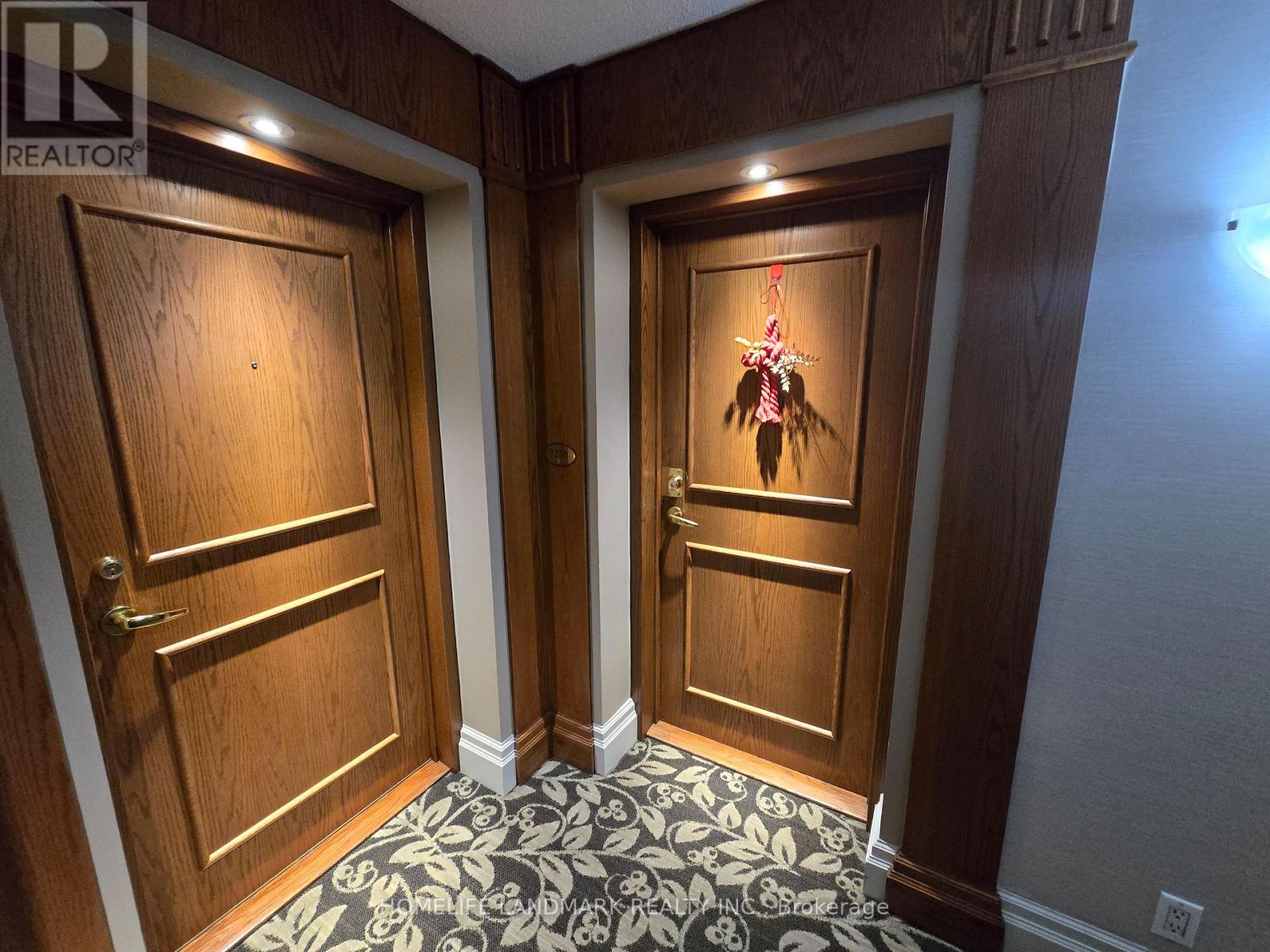 Photo 3 of 2206 1 Lee Centre Drive, Toronto ON