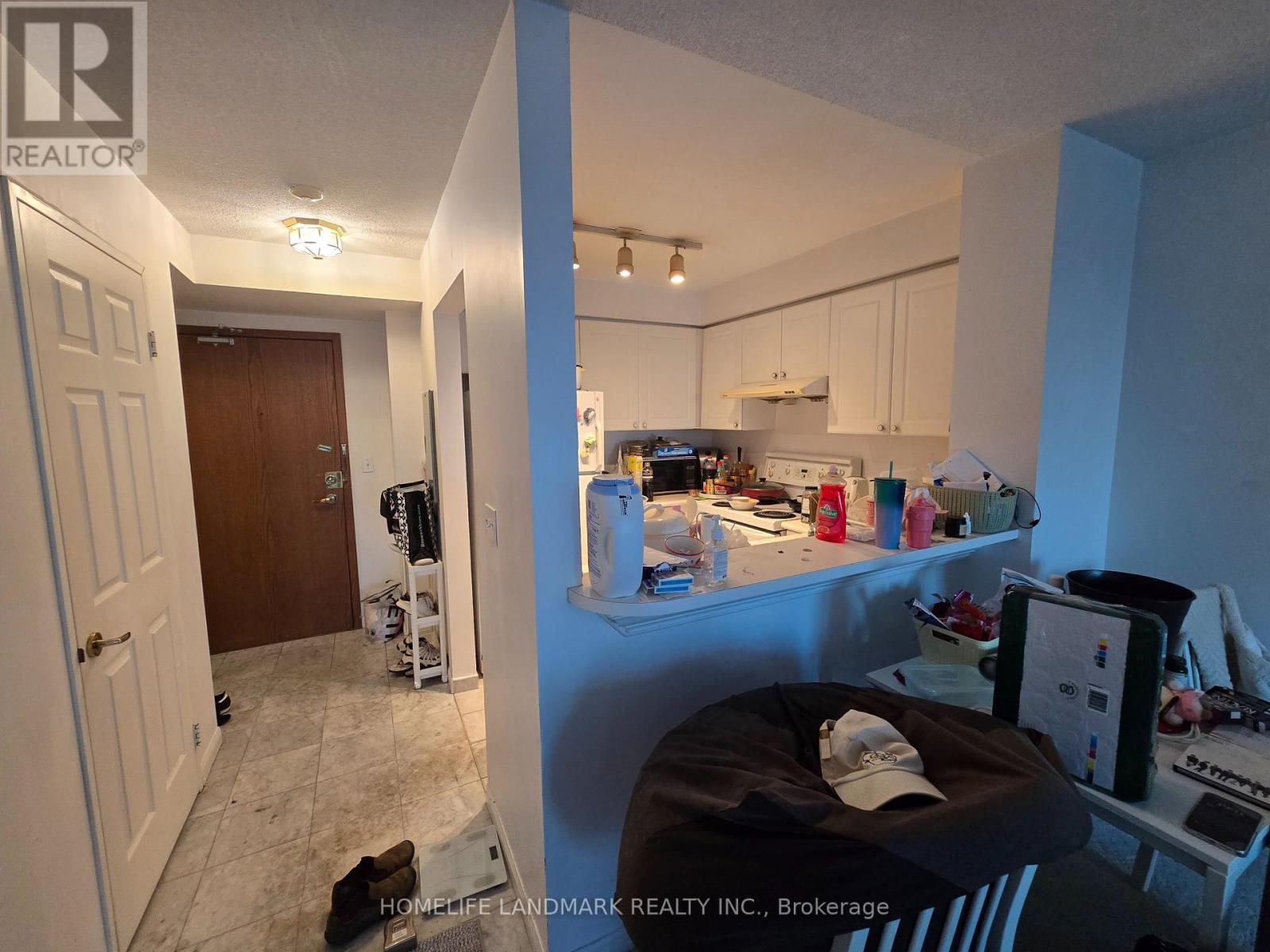 Photo 5 of 2206 1 Lee Centre Drive, Toronto ON