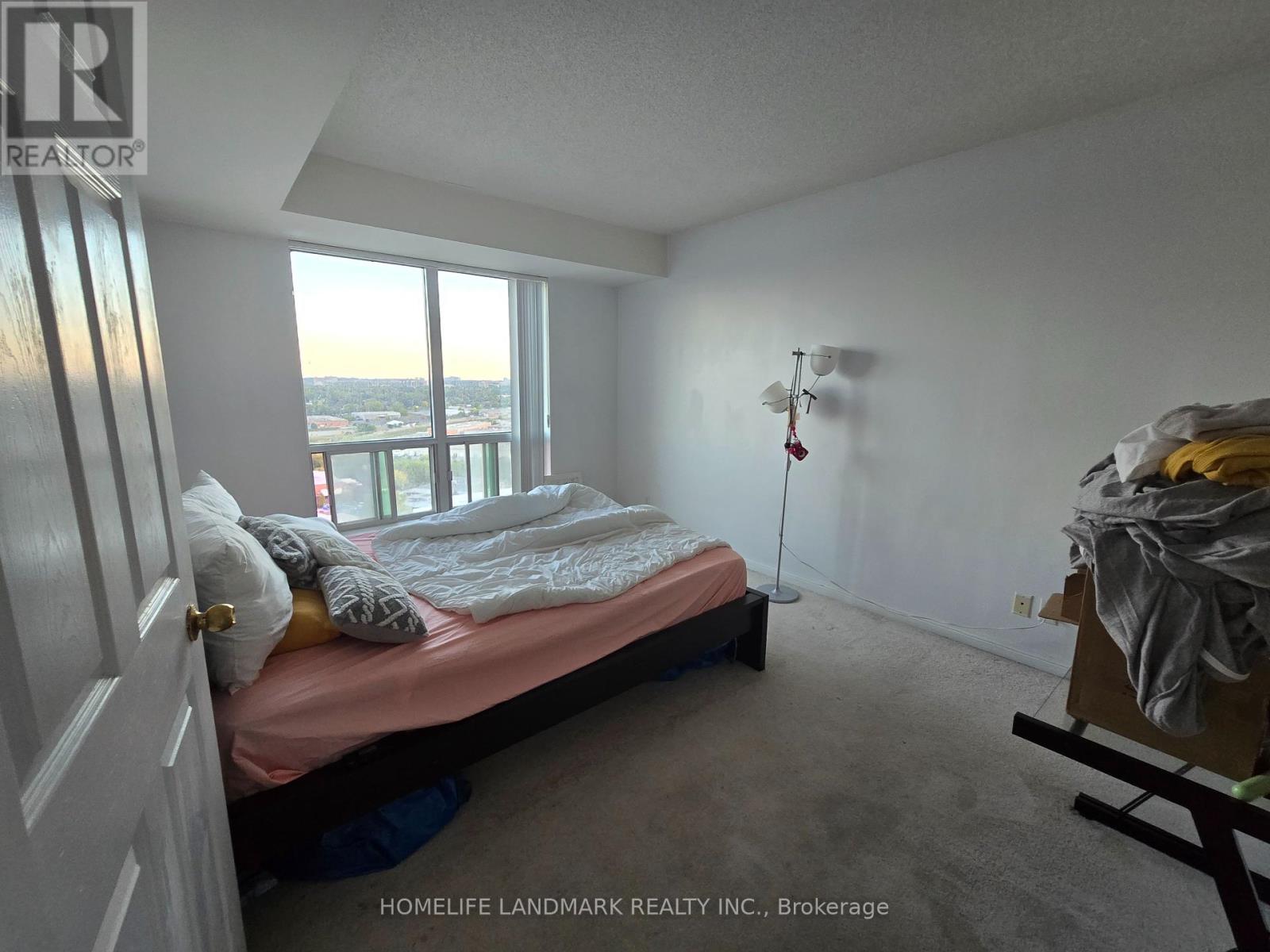 Photo 6 of 2206 1 Lee Centre Drive, Toronto ON