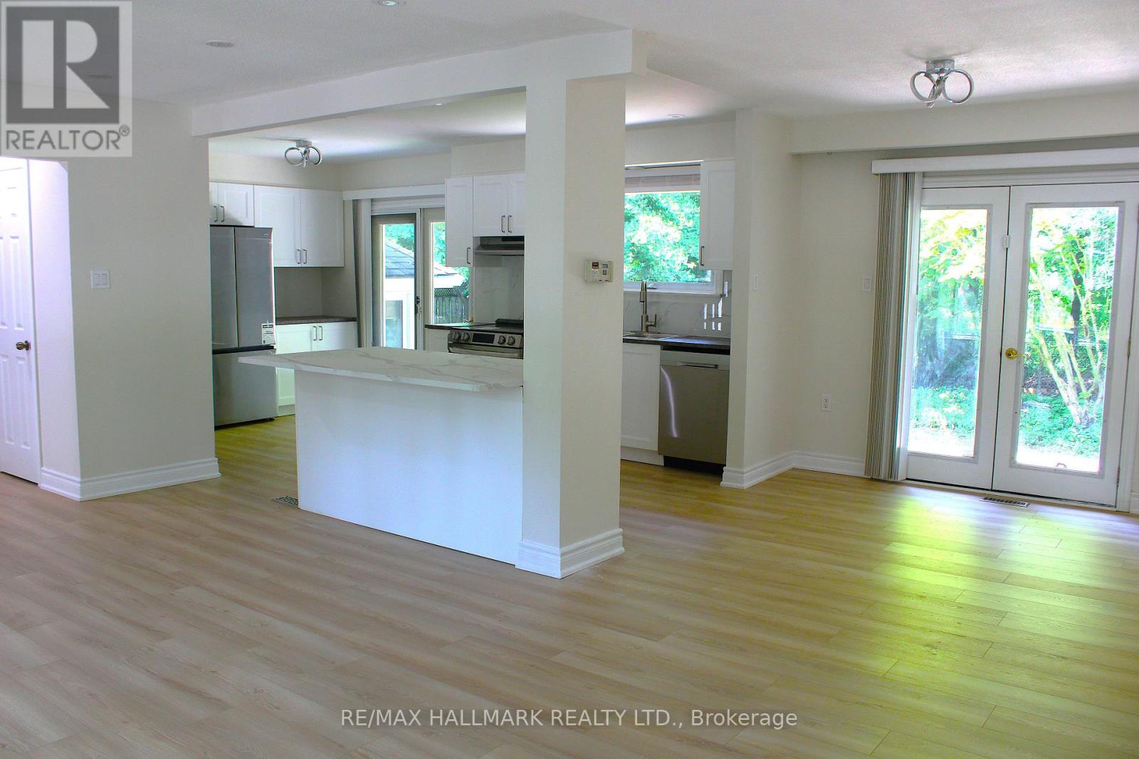 Photo 3 of Main 32 Hill Drive, Aurora ON