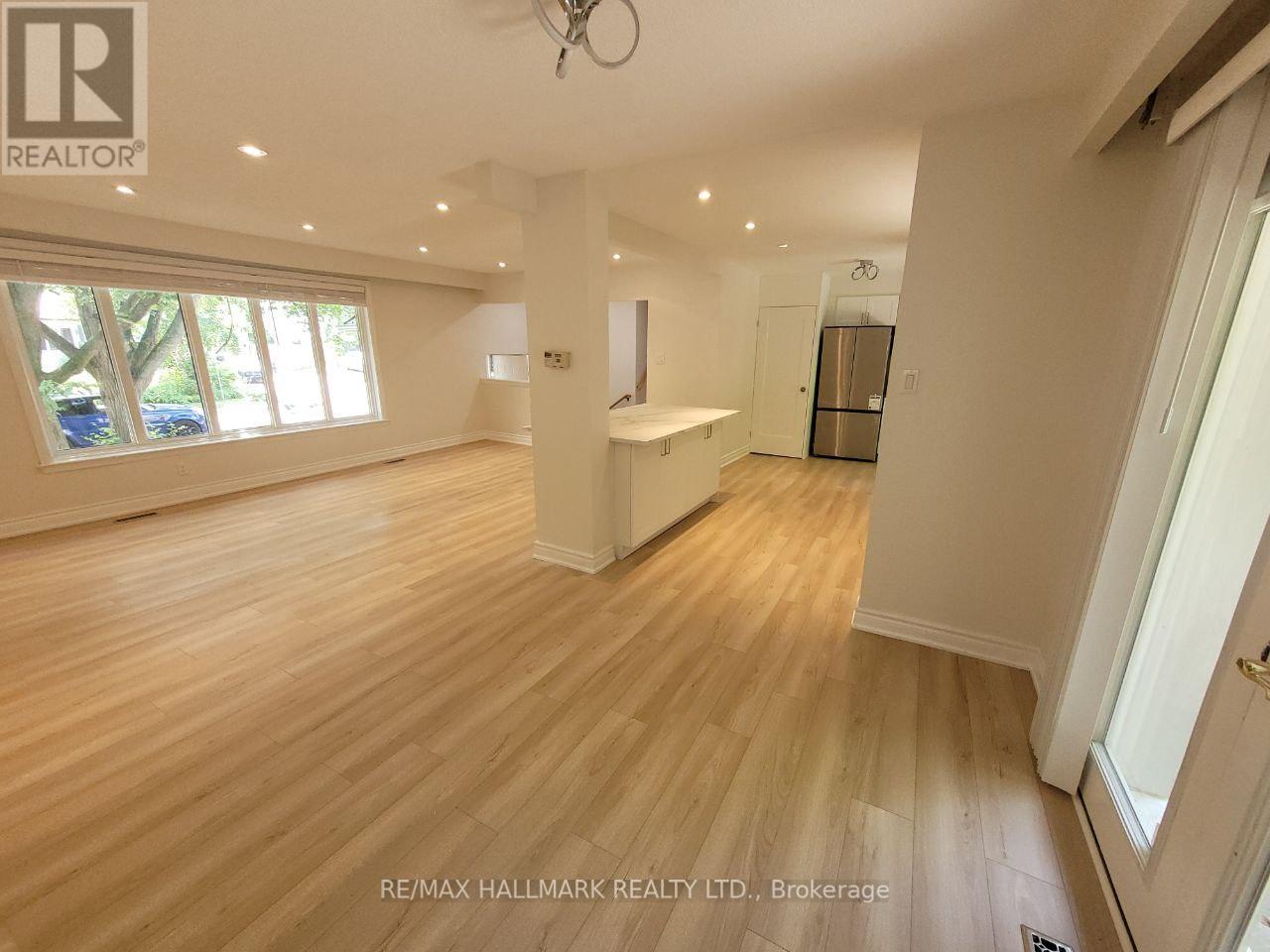 Photo 6 of Main 32 Hill Drive, Aurora ON