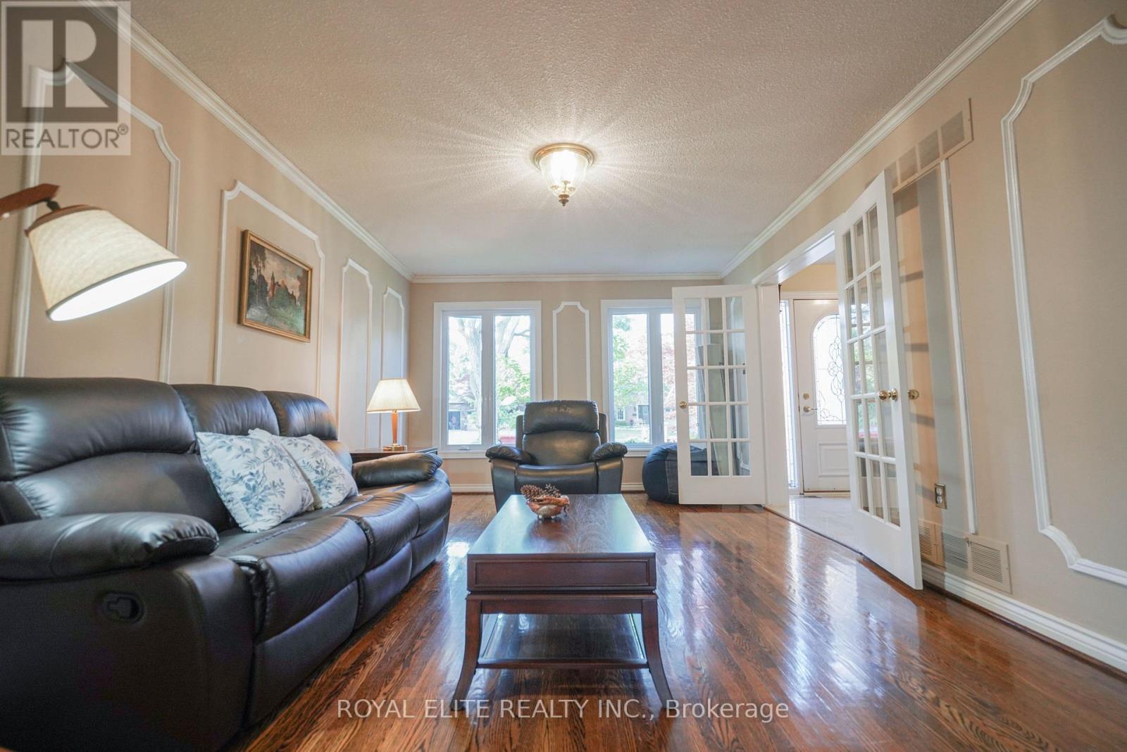 Photo 12 of 3530 Kingbird Court, Mississauga ON