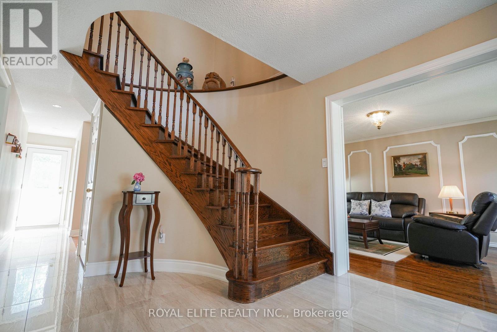 Photo 18 of 3530 Kingbird Court, Mississauga ON