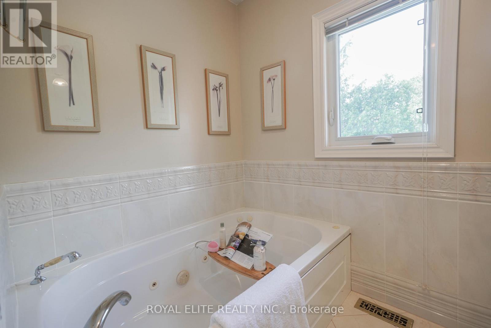 Photo 21 of 3530 Kingbird Court, Mississauga ON