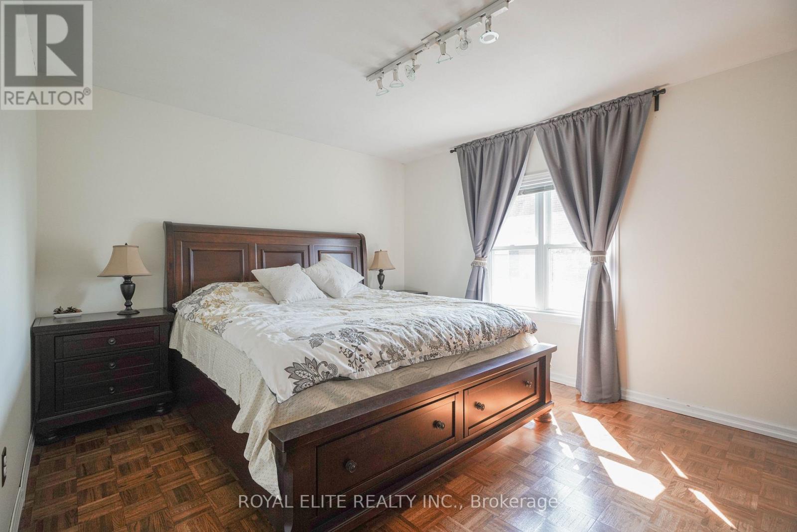 Photo 24 of 3530 Kingbird Court, Mississauga ON