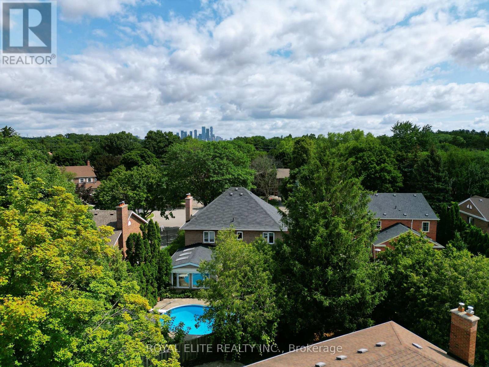 Photo 3 of 3530 Kingbird Court, Mississauga ON