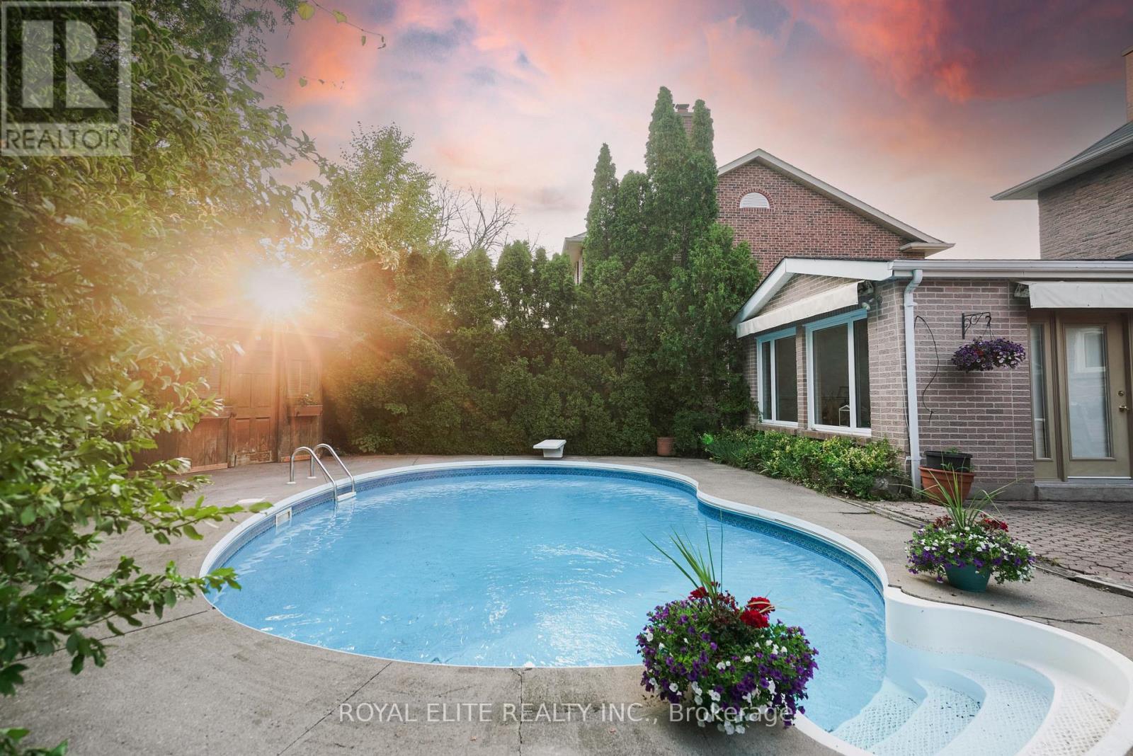 Photo 4 of 3530 Kingbird Court, Mississauga ON