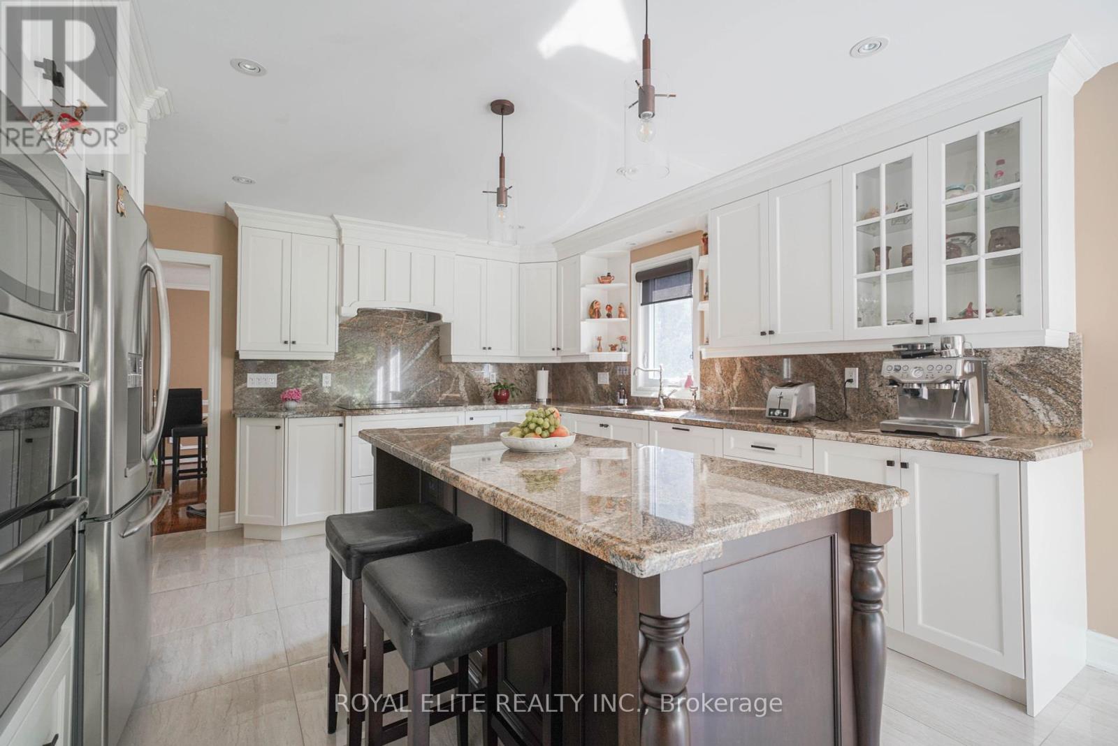 Photo 7 of 3530 Kingbird Court, Mississauga ON