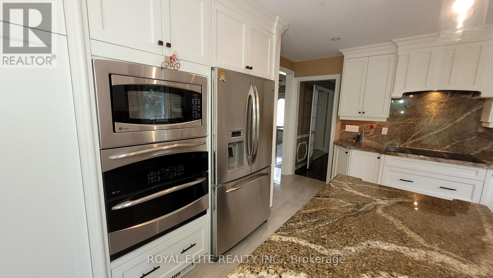 Photo 8 of 3530 Kingbird Court, Mississauga ON