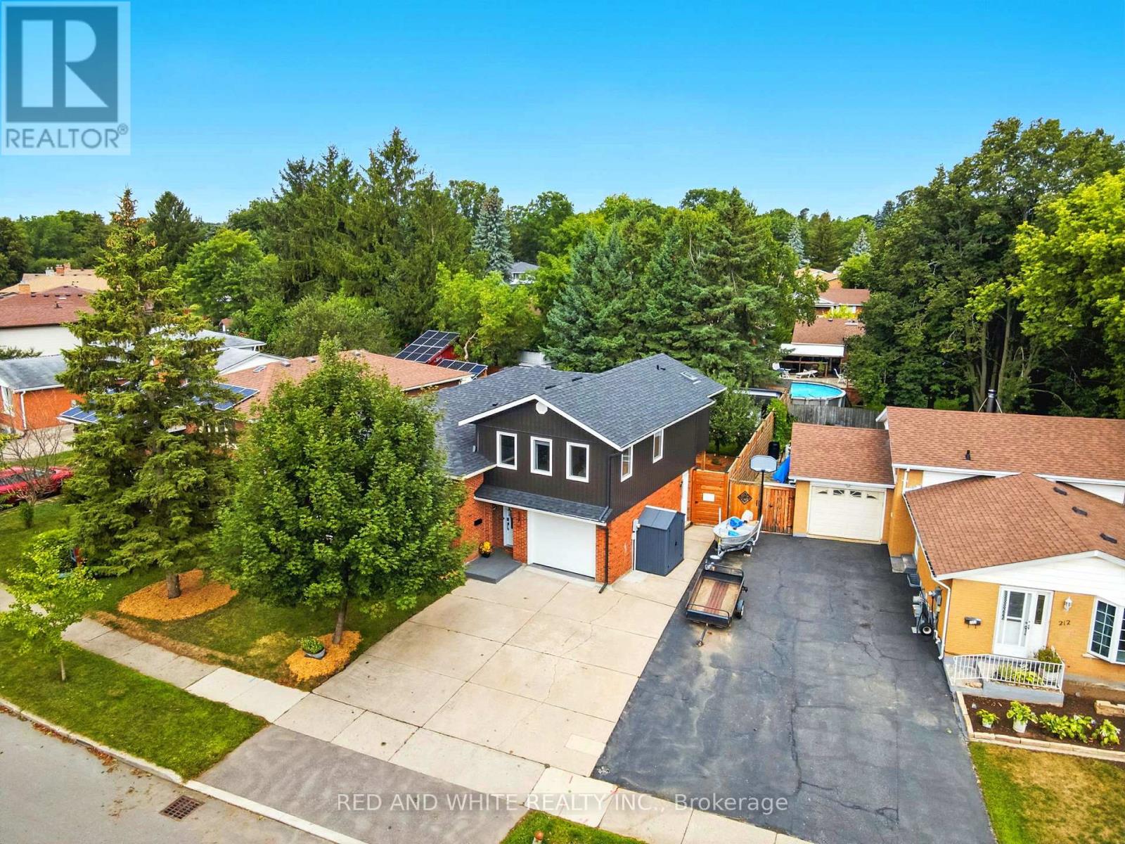 Photo 11 of 210 Northlake Drive, Waterloo ON