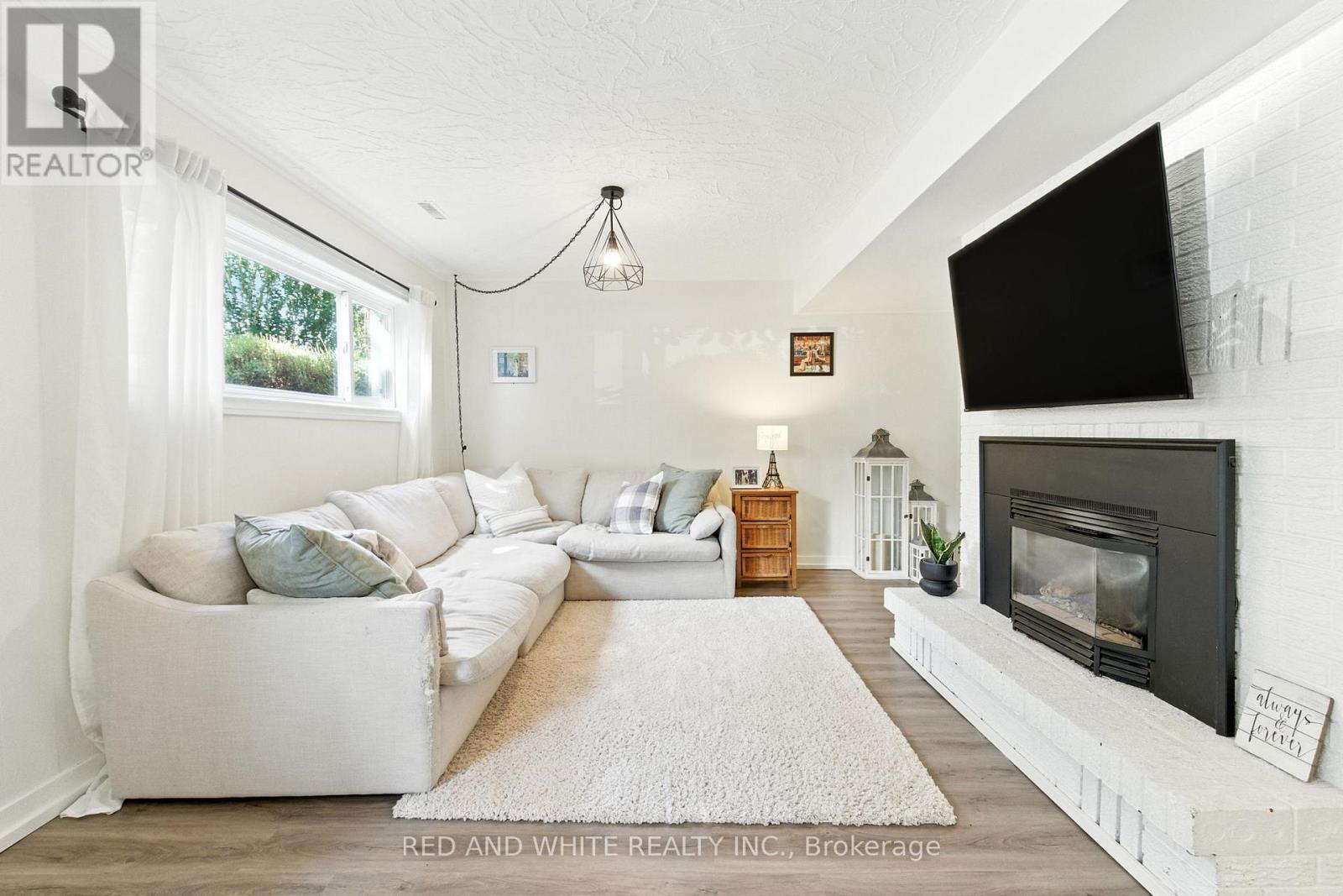 Photo 33 of 210 Northlake Drive, Waterloo ON