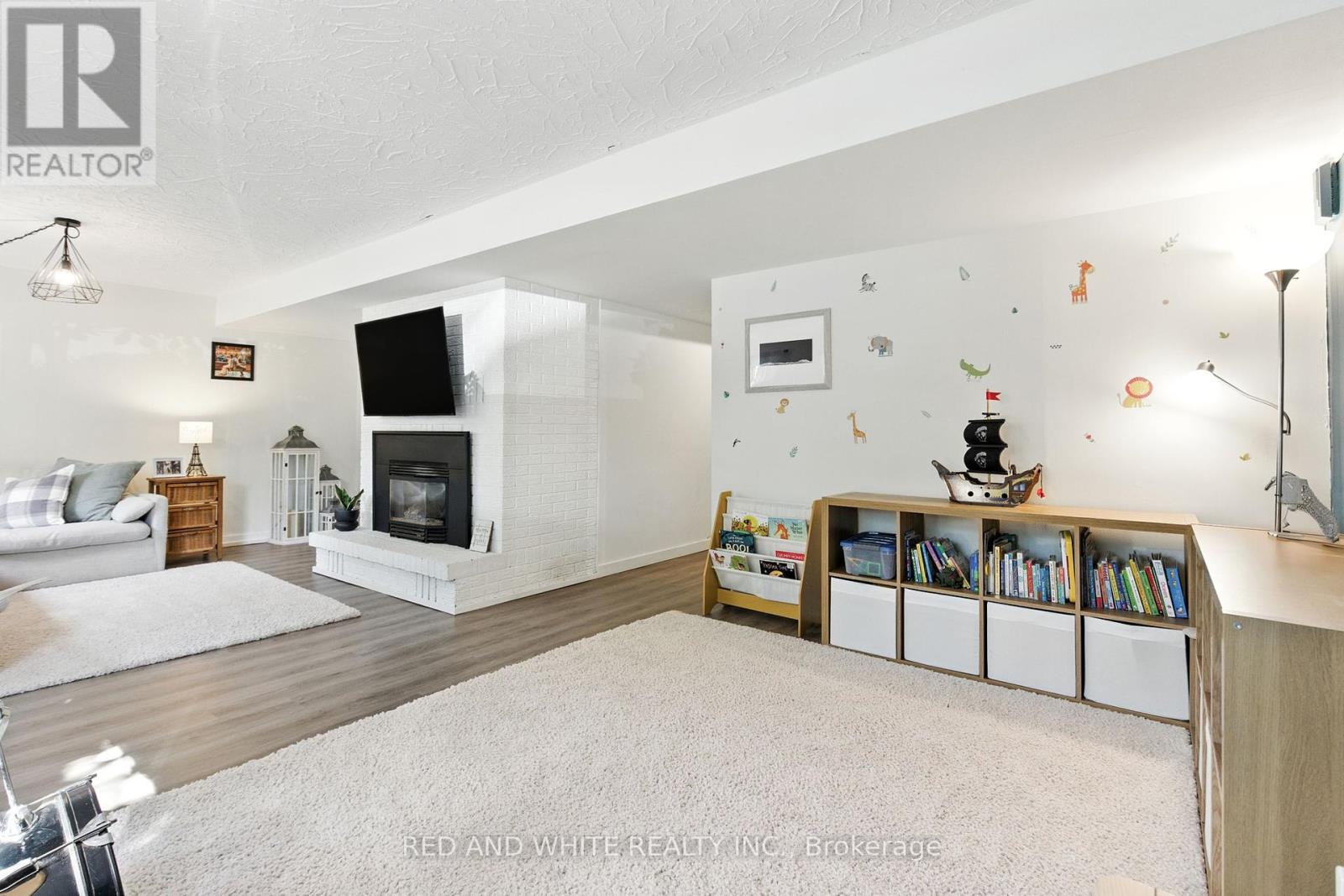 Photo 35 of 210 Northlake Drive, Waterloo ON