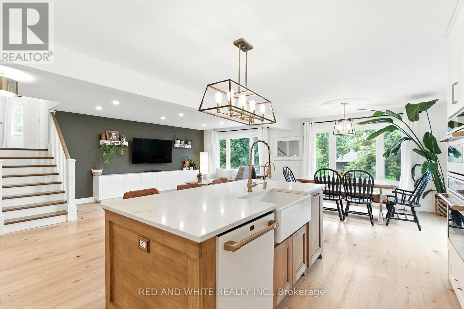 Photo 4 of 210 Northlake Drive, Waterloo ON