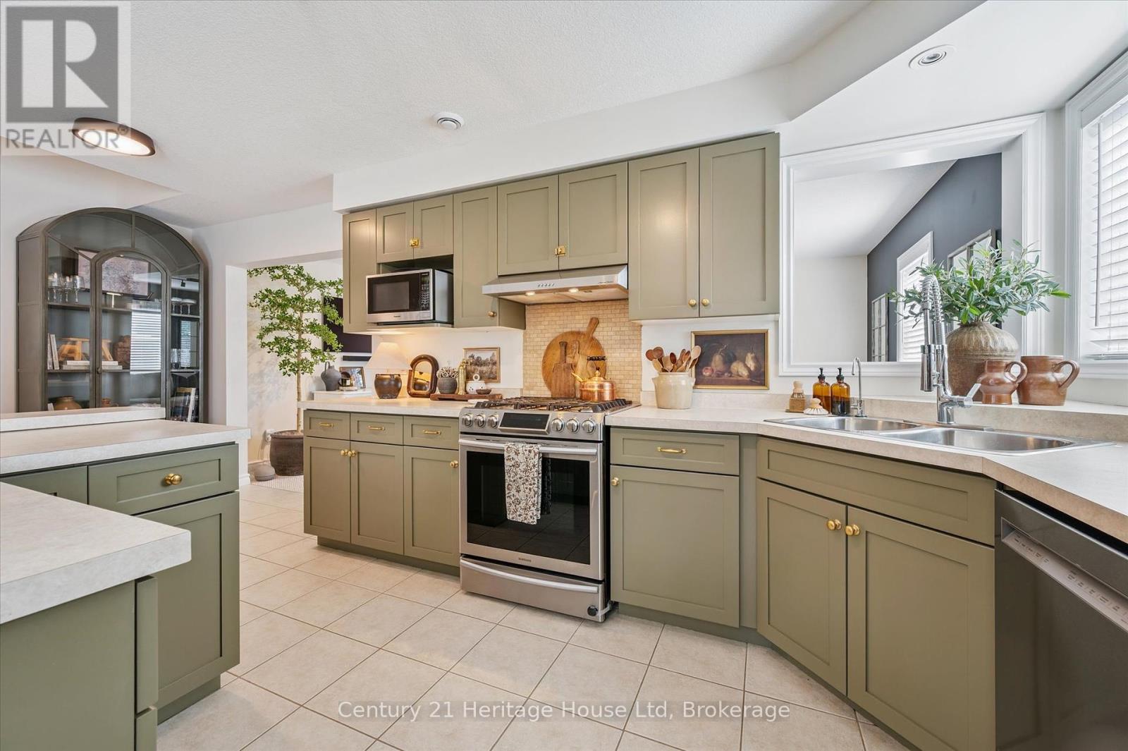 Photo 10 of 7 20 Shackleton Drive, Guelph ON