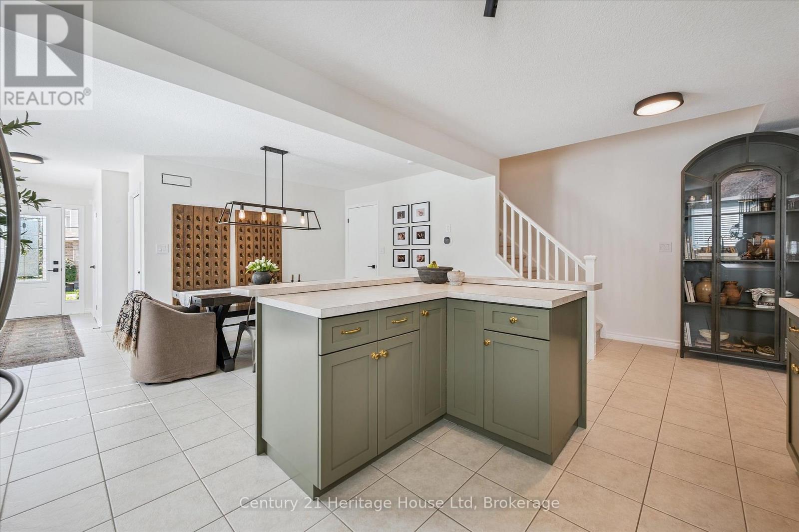 Photo 11 of 7 20 Shackleton Drive, Guelph ON
