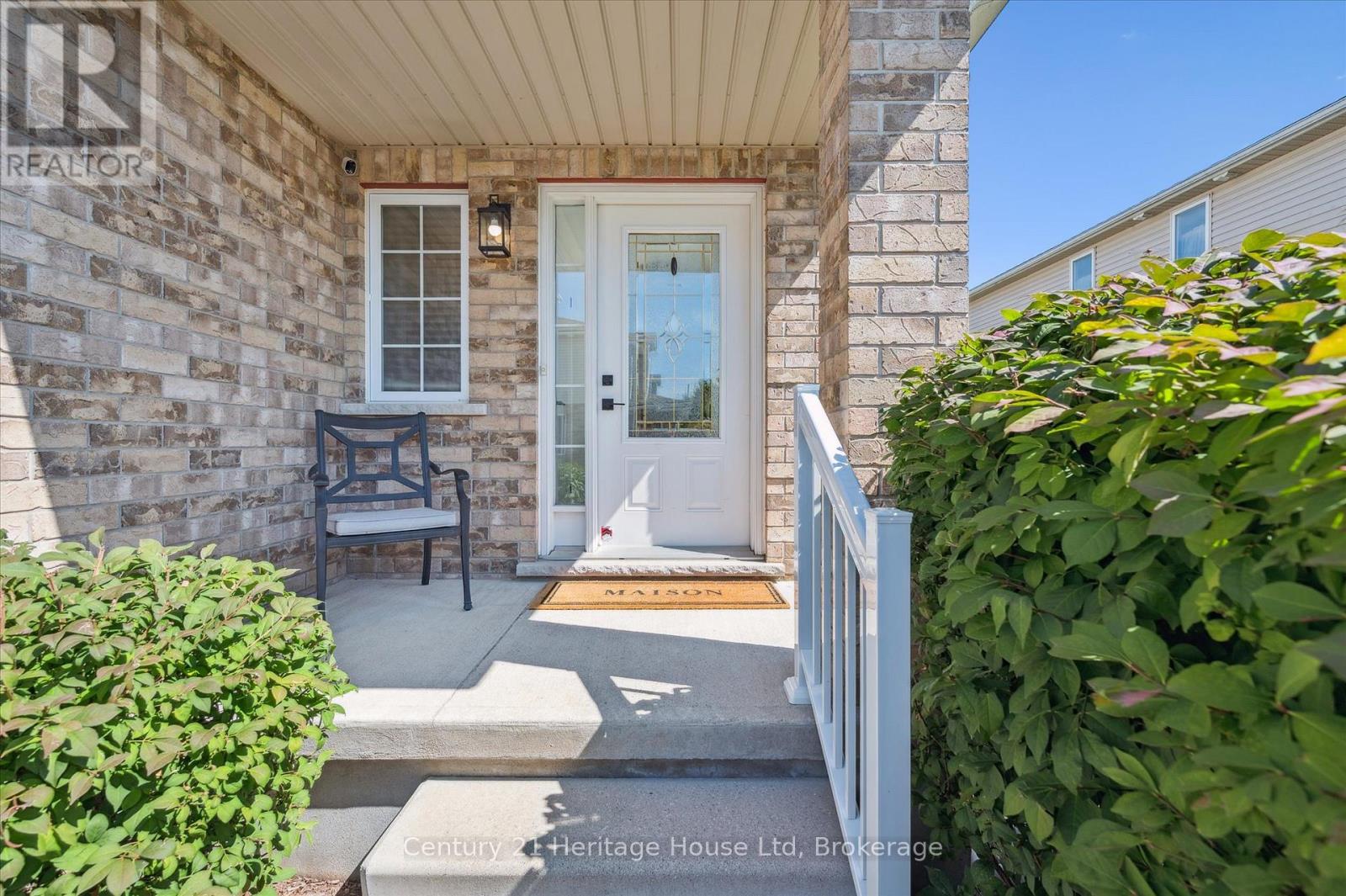 Photo 4 of 7 20 Shackleton Drive, Guelph ON